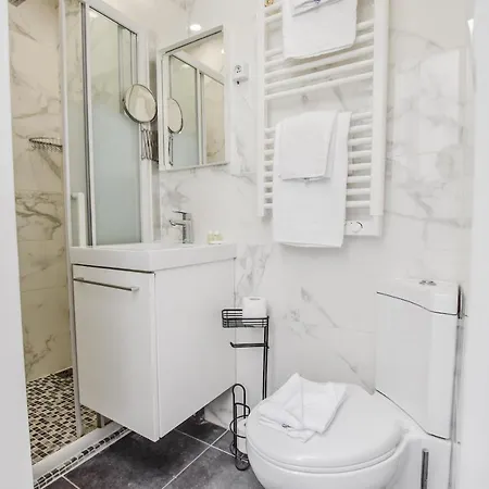 Apartament Cmg Faubourg Saint-martin / Chaudron Paryż