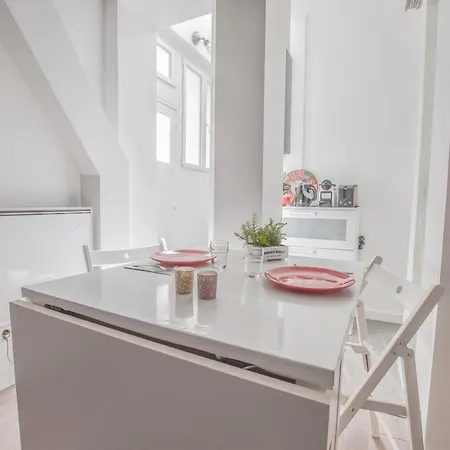Cmg Faubourg Saint-martin / Chaudron Apartament